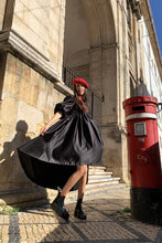 Load image into Gallery viewer, Black Beijinho